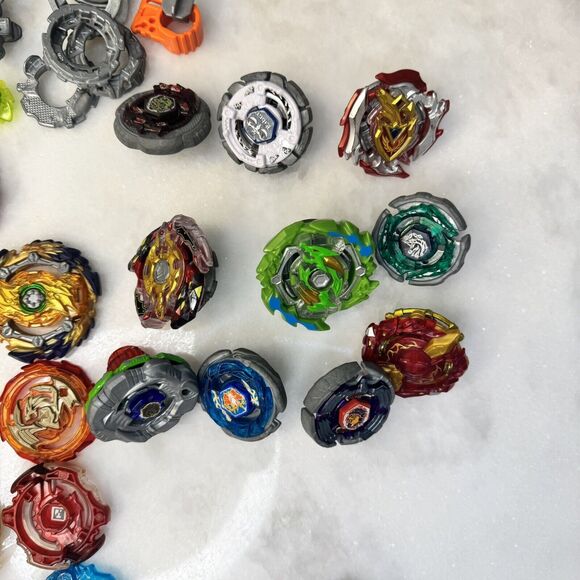 Beyblade Lot - Metal & Plastic - Mixed Lot with Launchers & Burst Series - Picture 3 of 15